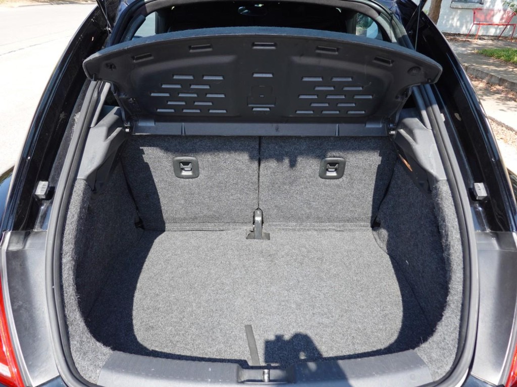 Volkswagen Beetle Vehicle Full-screen Gallery Image 23