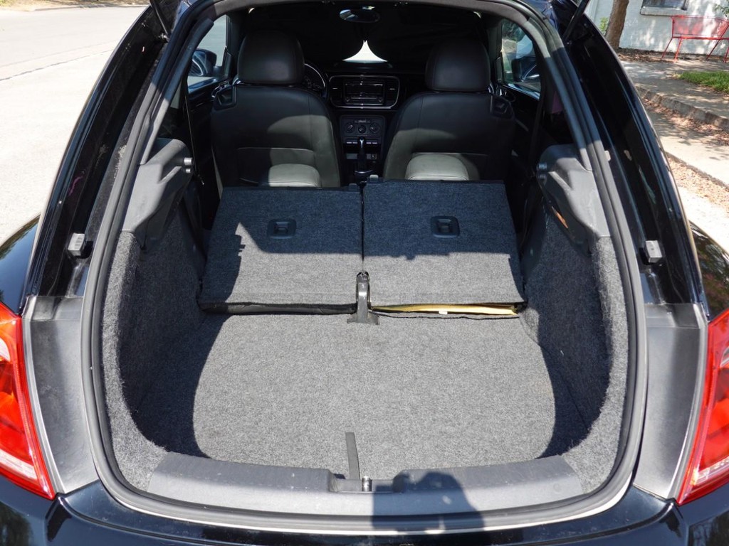 Volkswagen Beetle Vehicle Full-screen Gallery Image 24