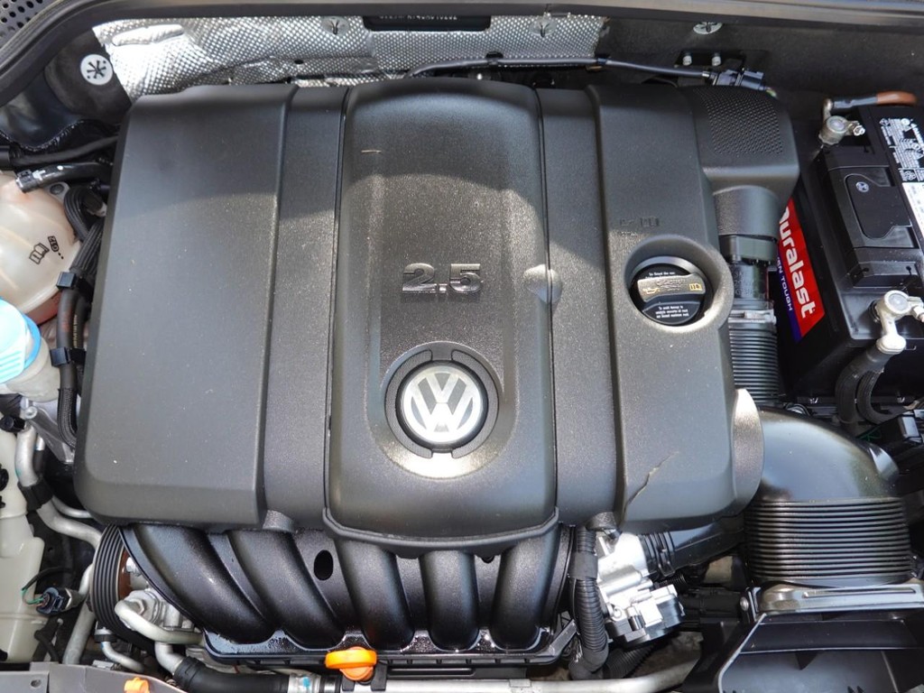 Volkswagen Beetle Vehicle Full-screen Gallery Image 25