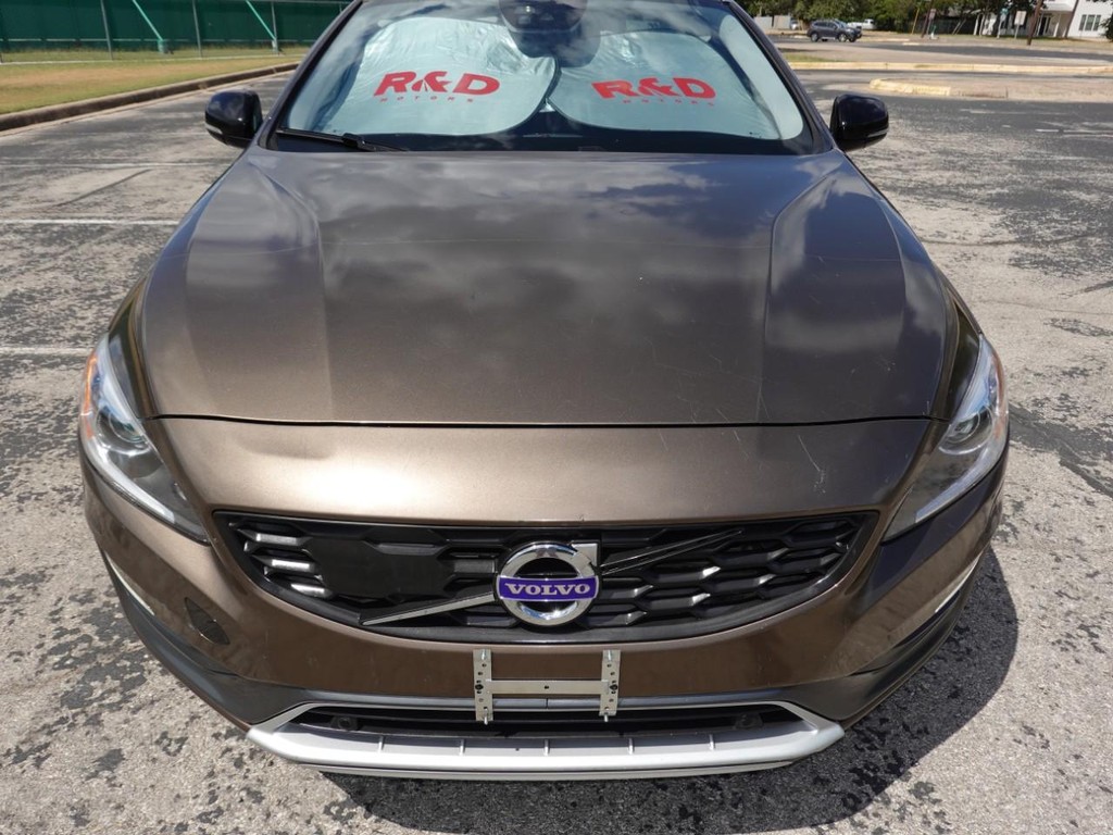 Volvo V60 Cross Country Vehicle Full-screen Gallery Image 02