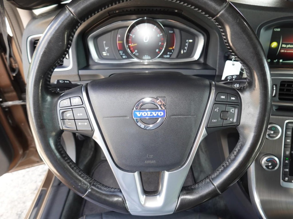 Volvo V60 Cross Country Vehicle Full-screen Gallery Image 13