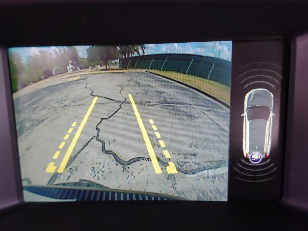 Volvo V60 Cross Country Vehicle Full-screen Gallery Image 15