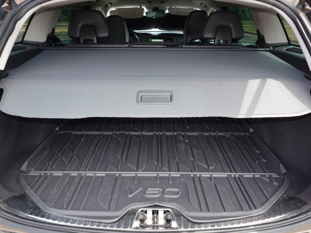 Volvo V60 Cross Country Vehicle Full-screen Gallery Image 28