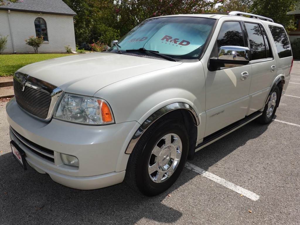2005 Lincoln Navigator Luxury photo 3