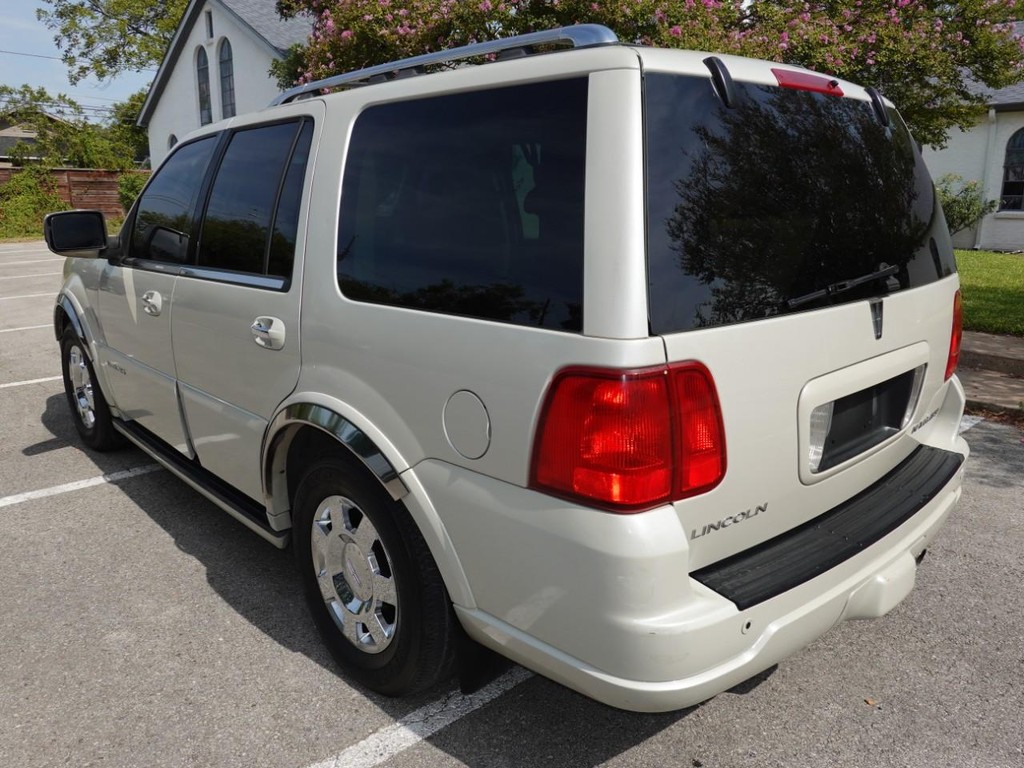 2005 Lincoln Navigator Luxury photo 5