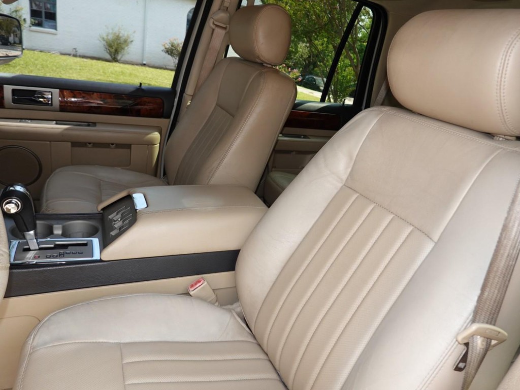 2005 Lincoln Navigator Luxury photo 14