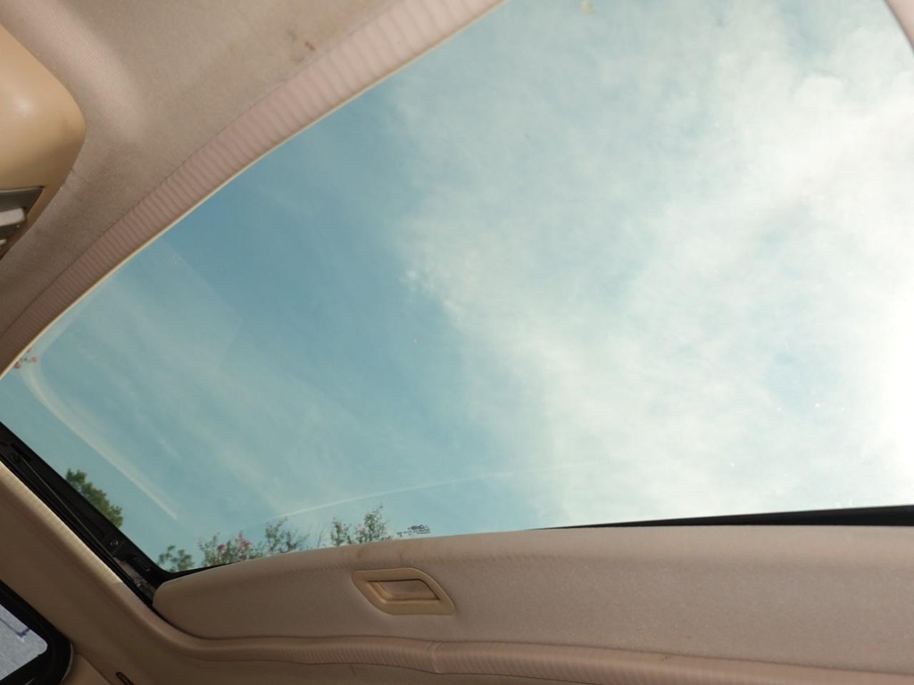 Lincoln Navigator Vehicle Full-screen Gallery Image 16