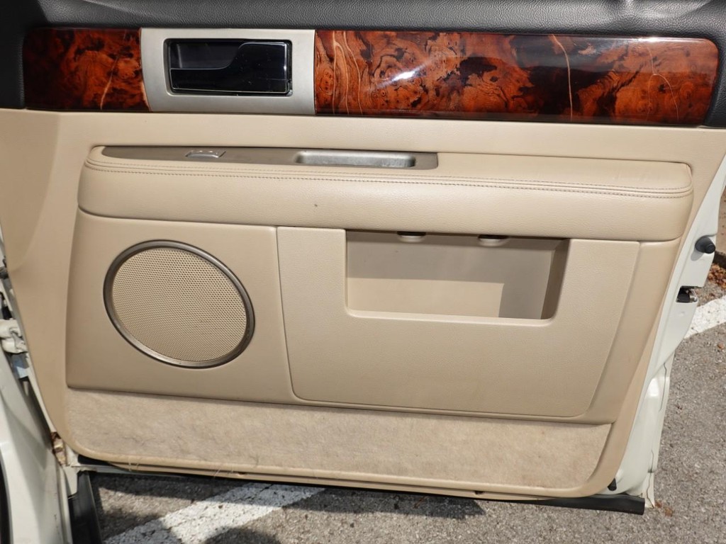 2005 Lincoln Navigator Luxury photo 20