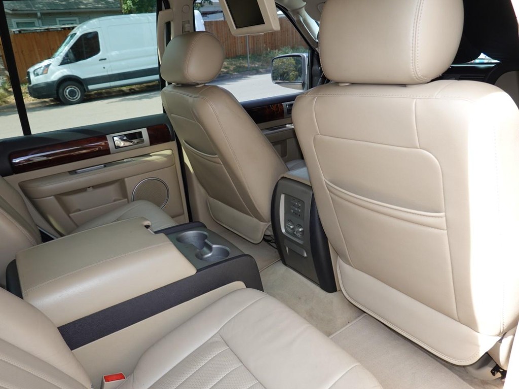 2005 Lincoln Navigator Luxury photo 21