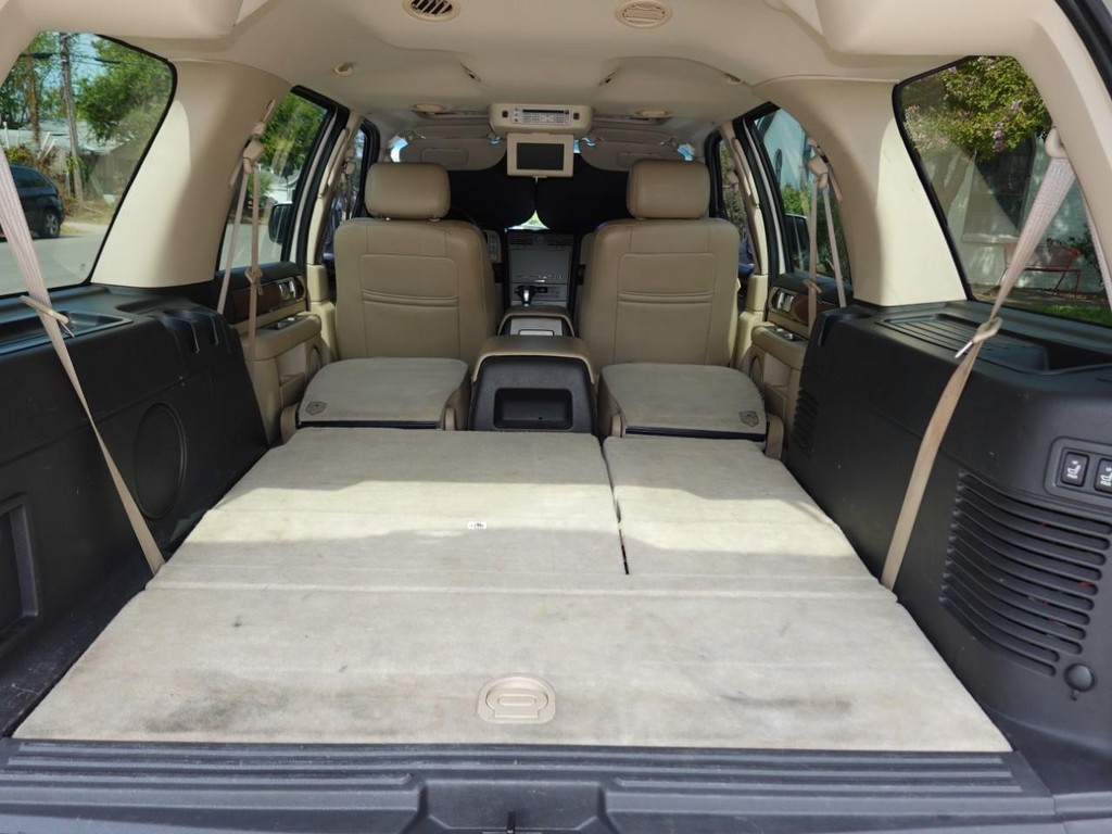 2005 Lincoln Navigator Luxury photo 23