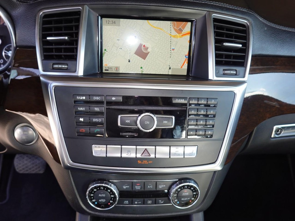 Mercedes-Benz GL-Class Vehicle Full-screen Gallery Image 13