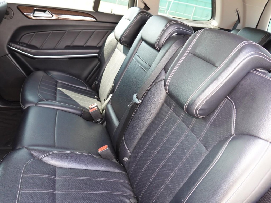 Mercedes-Benz GL-Class Vehicle Full-screen Gallery Image 19