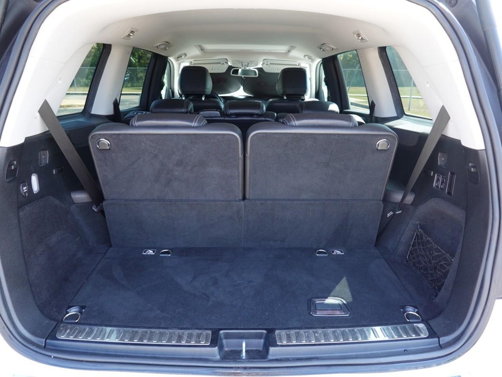 Mercedes-Benz GL-Class Vehicle Full-screen Gallery Image 27