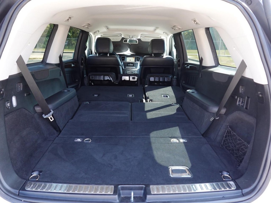 Mercedes-Benz GL-Class Vehicle Full-screen Gallery Image 28