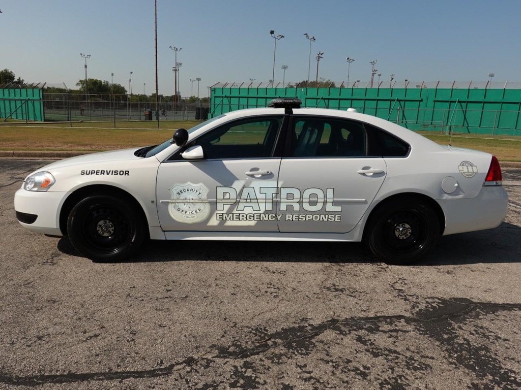 Chevrolet Impala Police Vehicle Full-screen Gallery Image 04