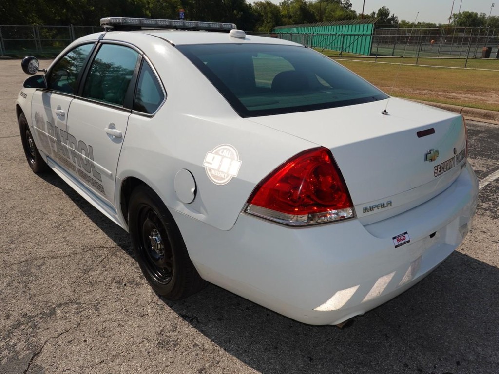 Chevrolet Impala Police Vehicle Full-screen Gallery Image 05