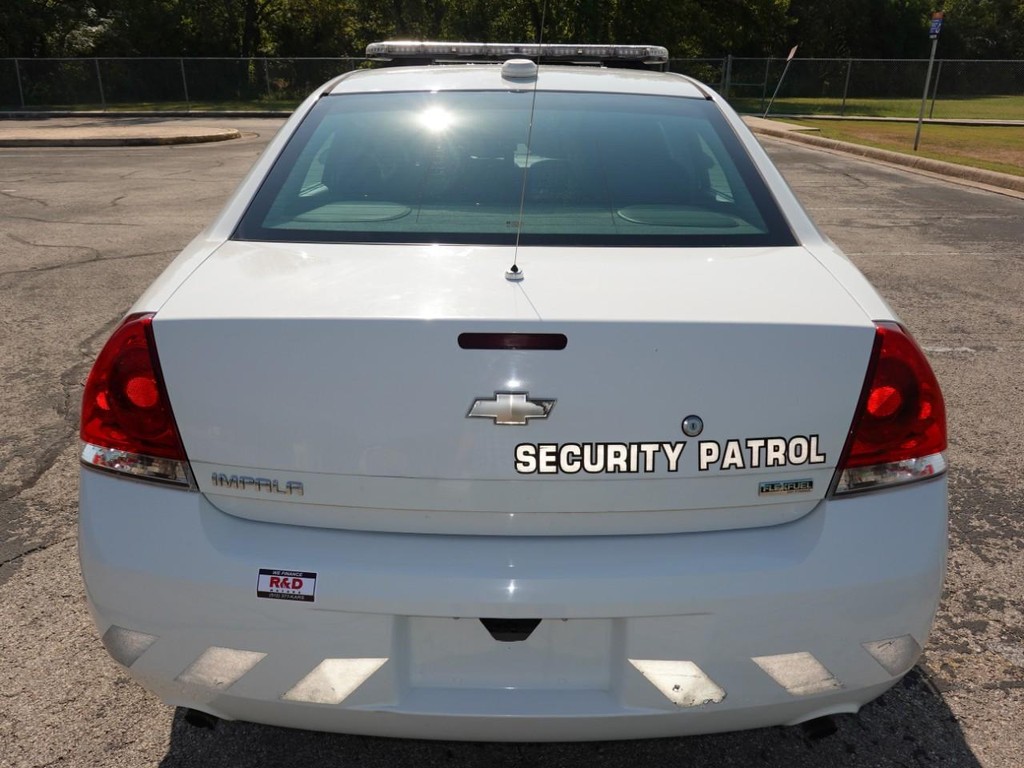 Chevrolet Impala Police Vehicle Full-screen Gallery Image 06