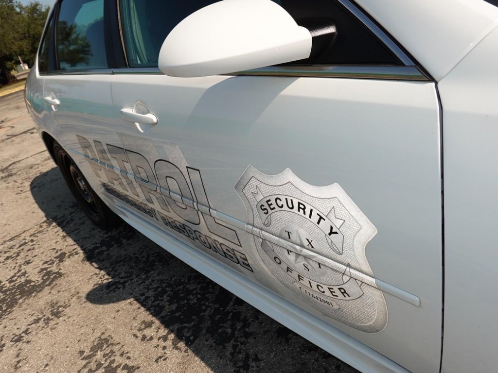 Chevrolet Impala Police Vehicle Full-screen Gallery Image 11