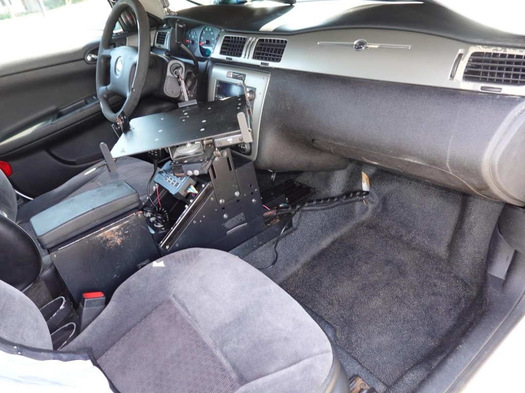 Chevrolet Impala Police Vehicle Full-screen Gallery Image 20