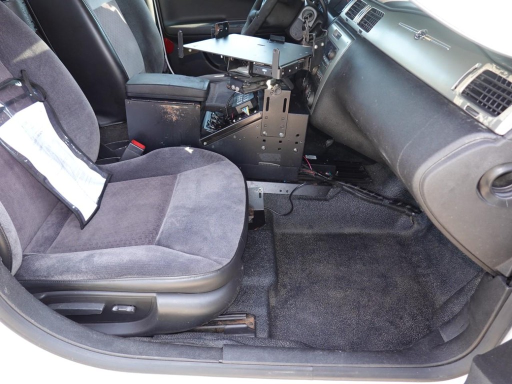 Chevrolet Impala Police Vehicle Full-screen Gallery Image 21