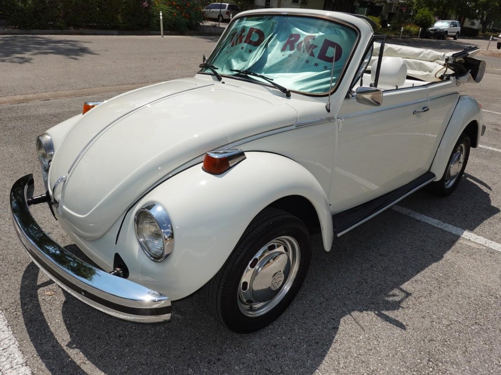 Volkswagen Beetle Vehicle Full-screen Gallery Image 03
