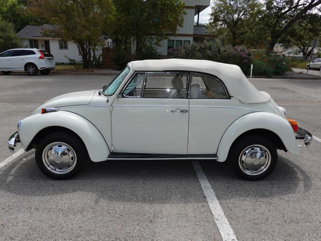 Volkswagen Beetle Vehicle Full-screen Gallery Image 04