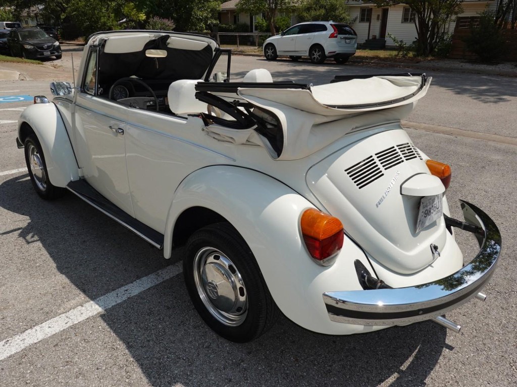 Volkswagen Beetle Vehicle Full-screen Gallery Image 05