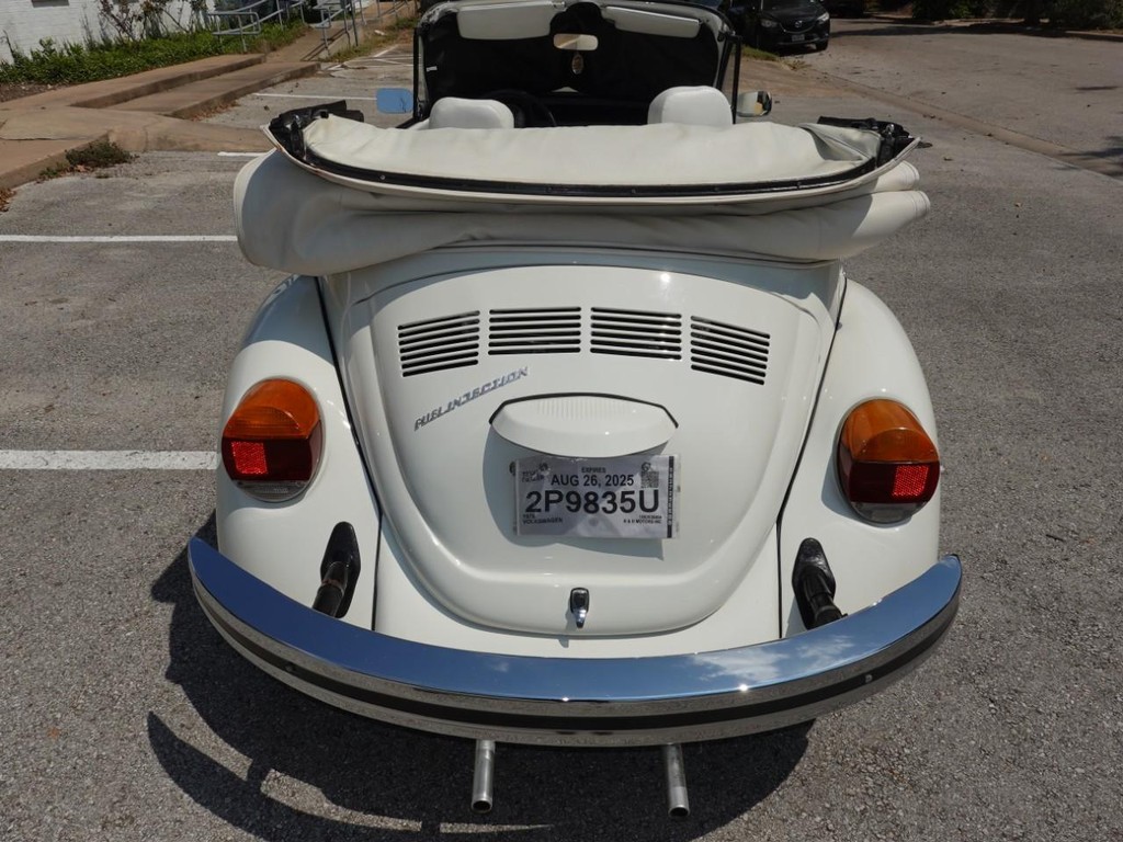 Volkswagen Beetle Vehicle Full-screen Gallery Image 07