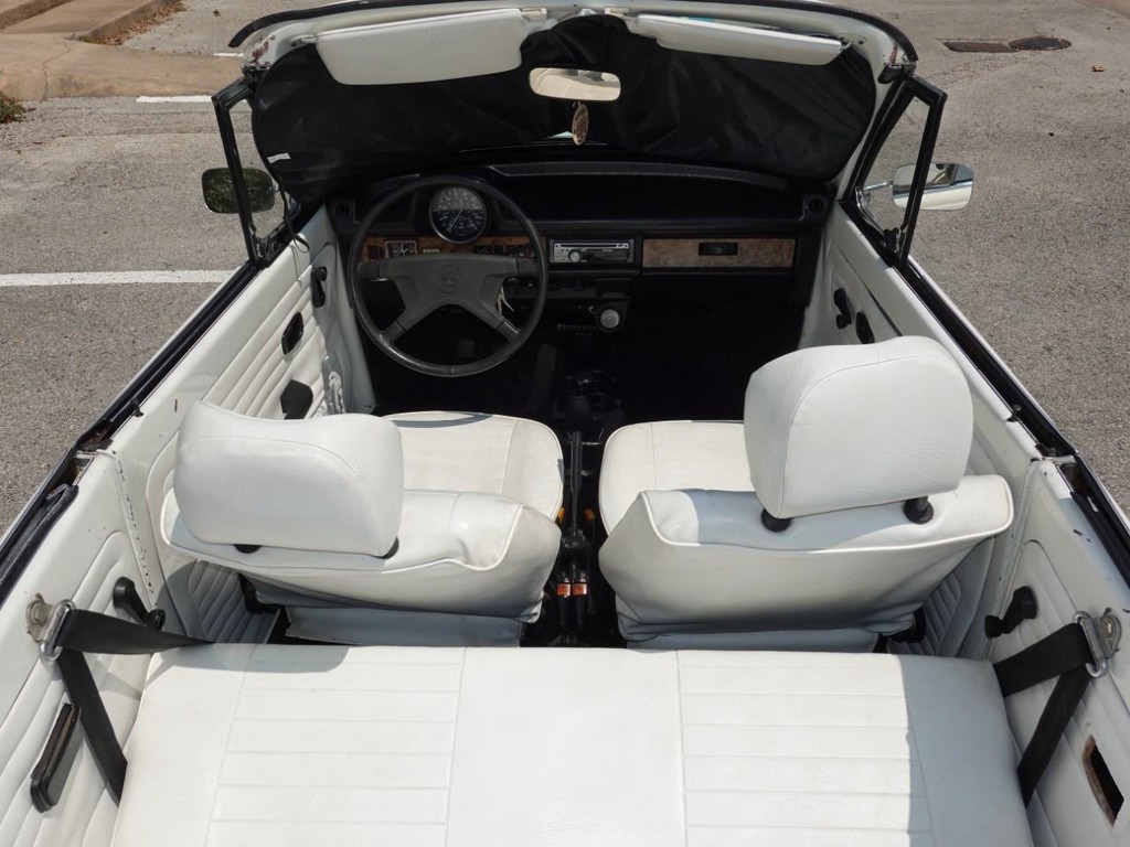 Volkswagen Beetle Vehicle Full-screen Gallery Image 08