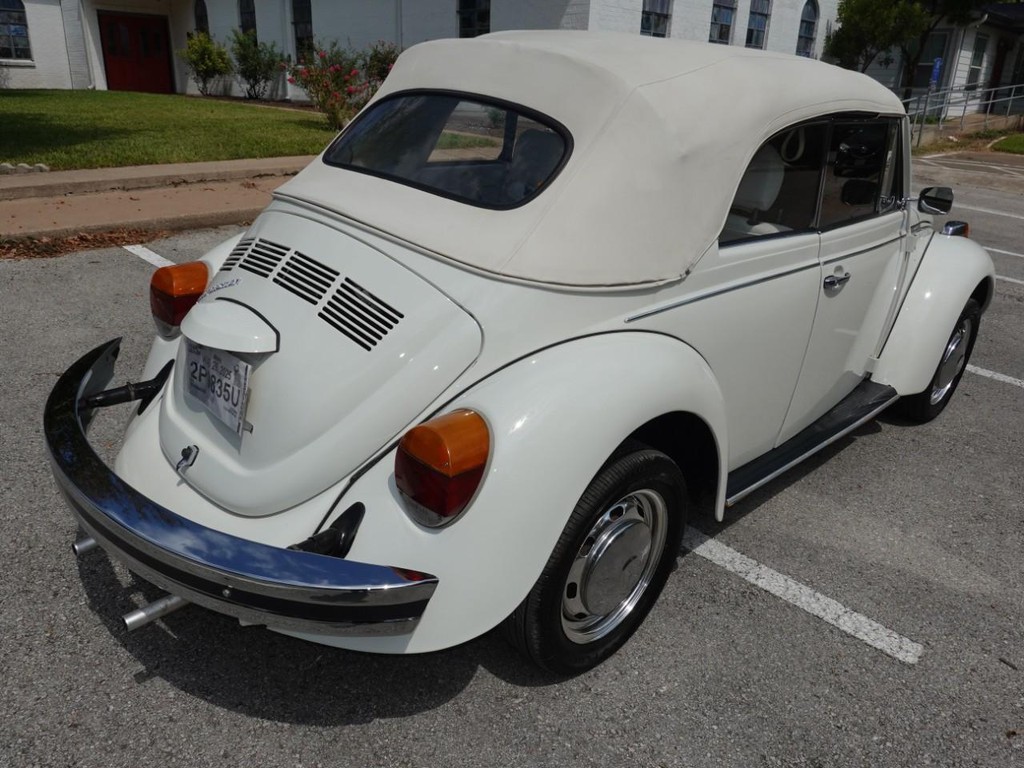 Volkswagen Beetle Vehicle Full-screen Gallery Image 09