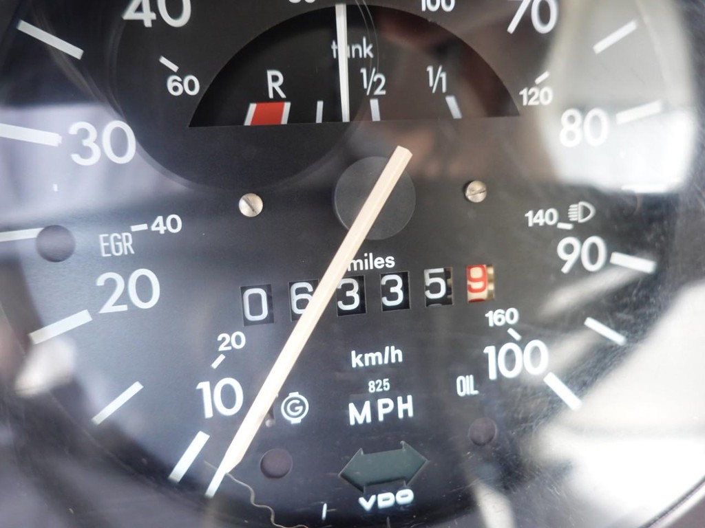 Volkswagen Beetle Vehicle Full-screen Gallery Image 14