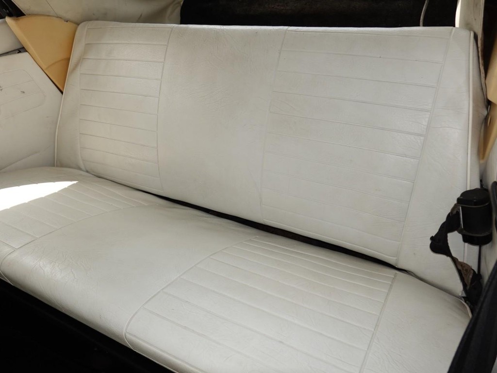 Volkswagen Beetle Vehicle Full-screen Gallery Image 17