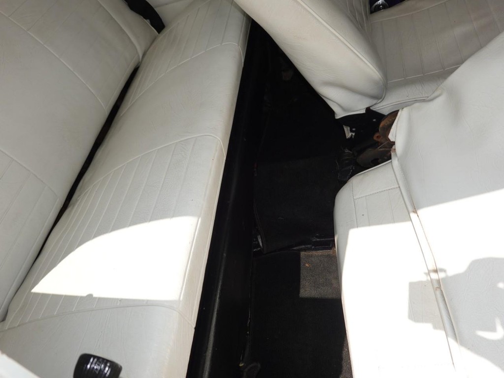 Volkswagen Beetle Vehicle Full-screen Gallery Image 21