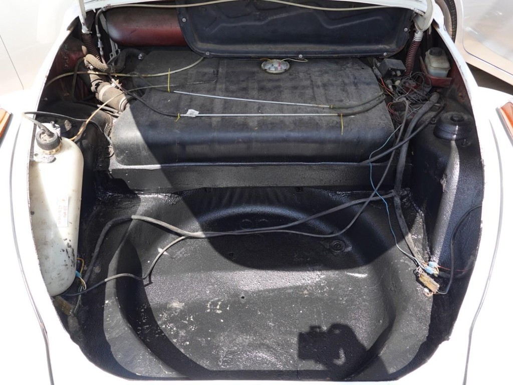 Volkswagen Beetle Vehicle Full-screen Gallery Image 23