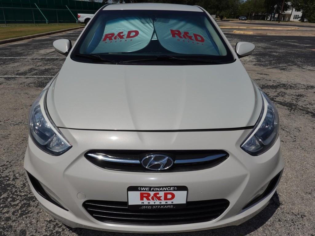 2016 Hyundai Accent SE photo 2