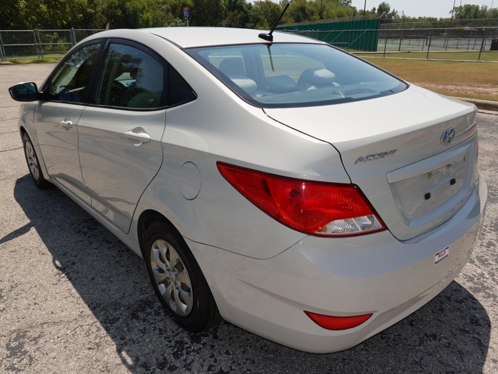 2016 Hyundai Accent SE photo 5