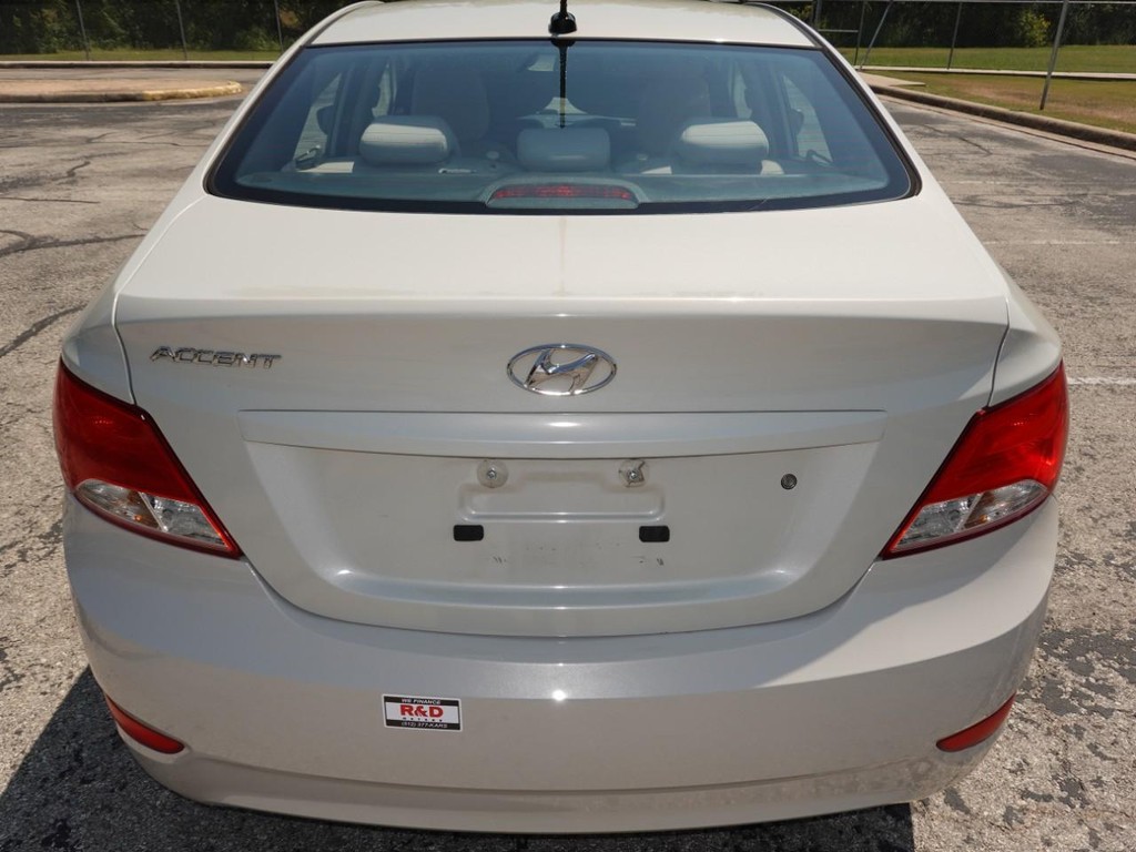 2016 Hyundai Accent SE photo 6