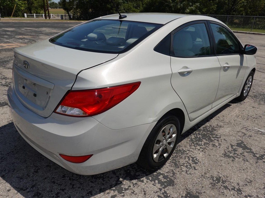 2016 Hyundai Accent SE photo 7