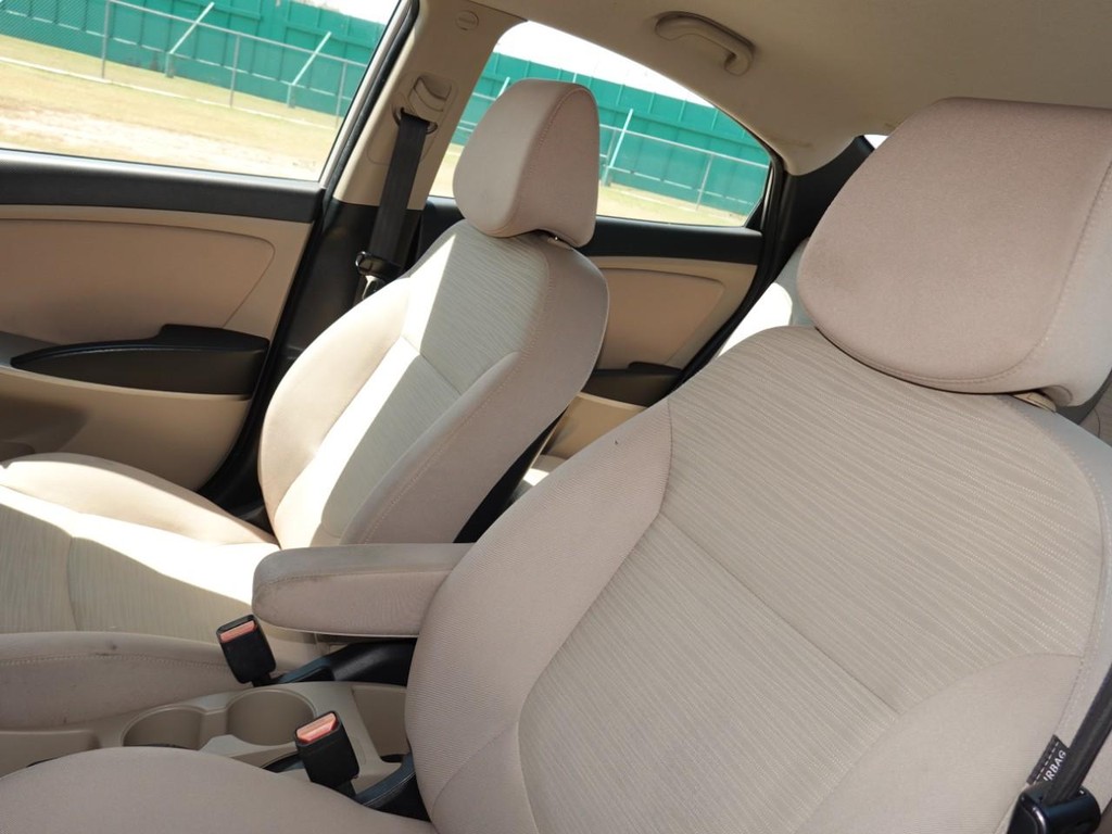 2016 Hyundai Accent SE photo 15