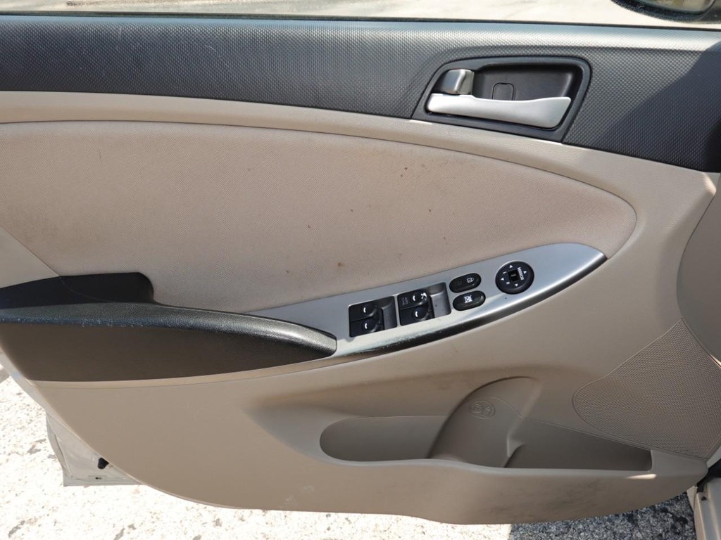 2016 Hyundai Accent SE photo 17