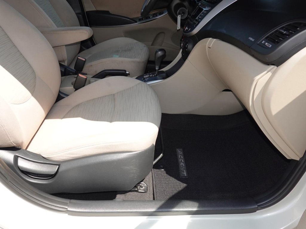 2016 Hyundai Accent SE photo 20