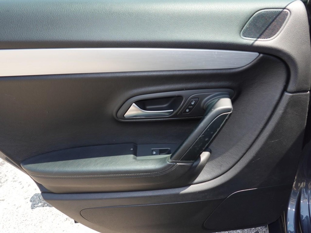 2015 Volkswagen CC Sport photo 16