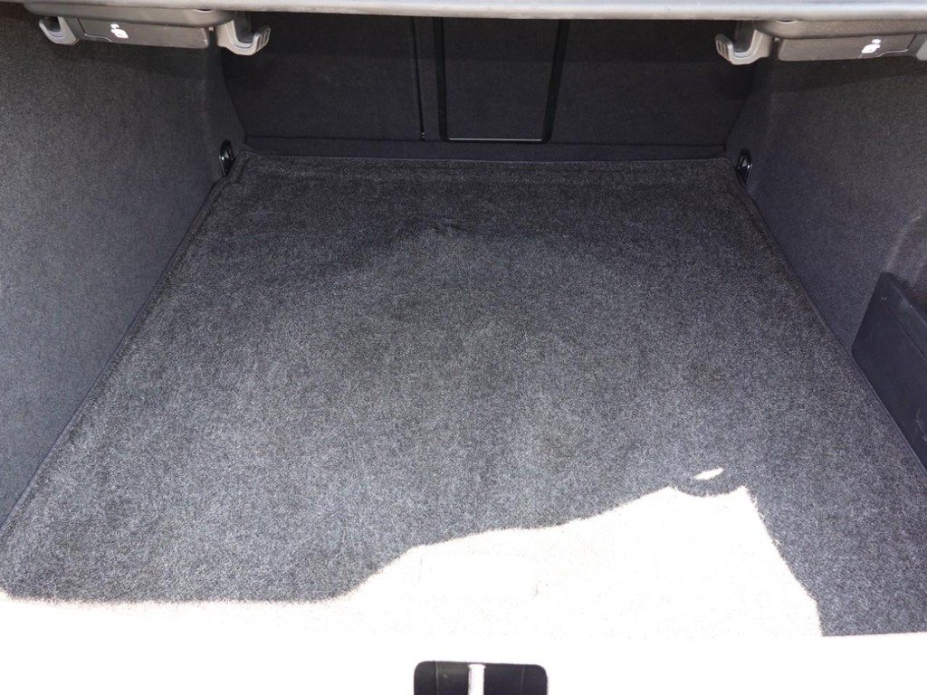 Volkswagen CC Vehicle Full-screen Gallery Image 24