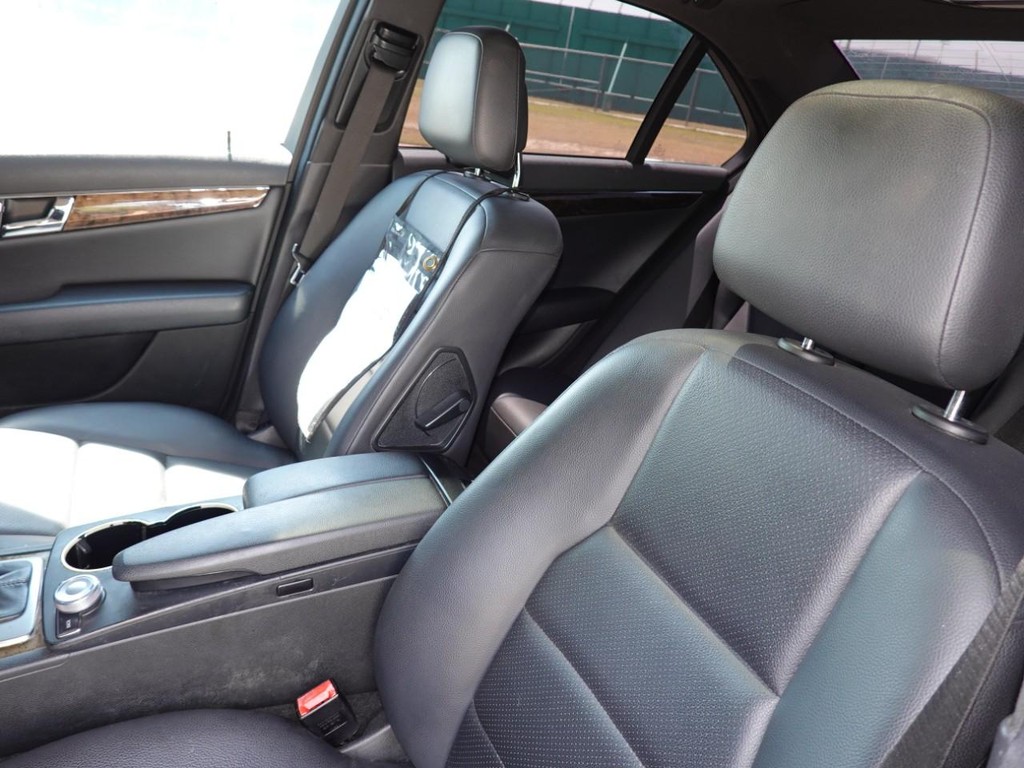 2010 Mercedes Benz C 350 Sport photo 13