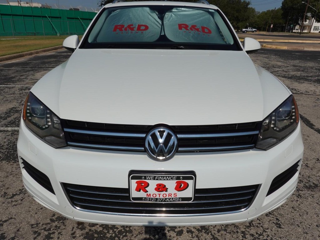 2013 Volkswagen Touareg Lux photo 2