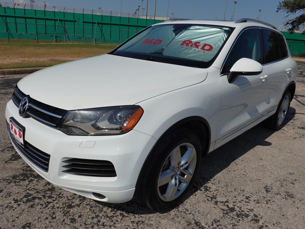 2013 Volkswagen Touareg Lux photo 3