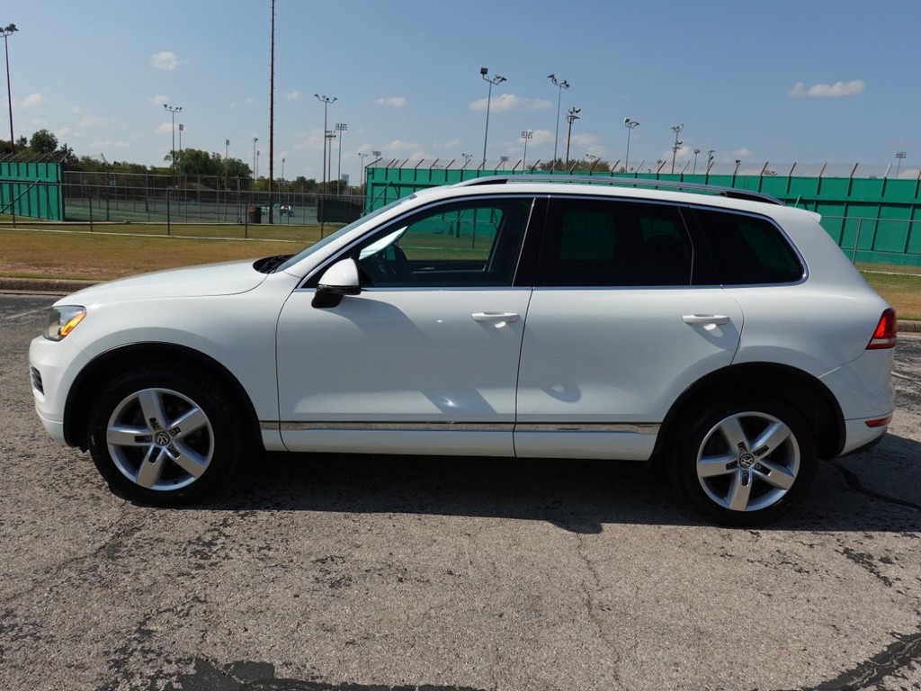 2013 Volkswagen Touareg Lux photo 4