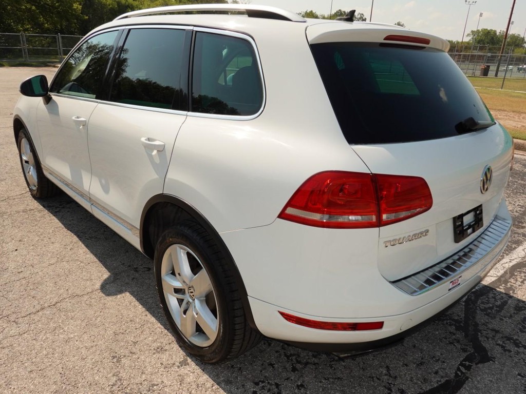 2013 Volkswagen Touareg Lux photo 5
