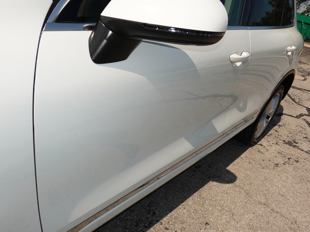 2013 Volkswagen Touareg Lux photo 9