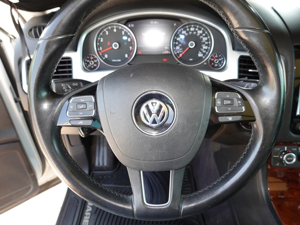 2013 Volkswagen Touareg Lux photo 12